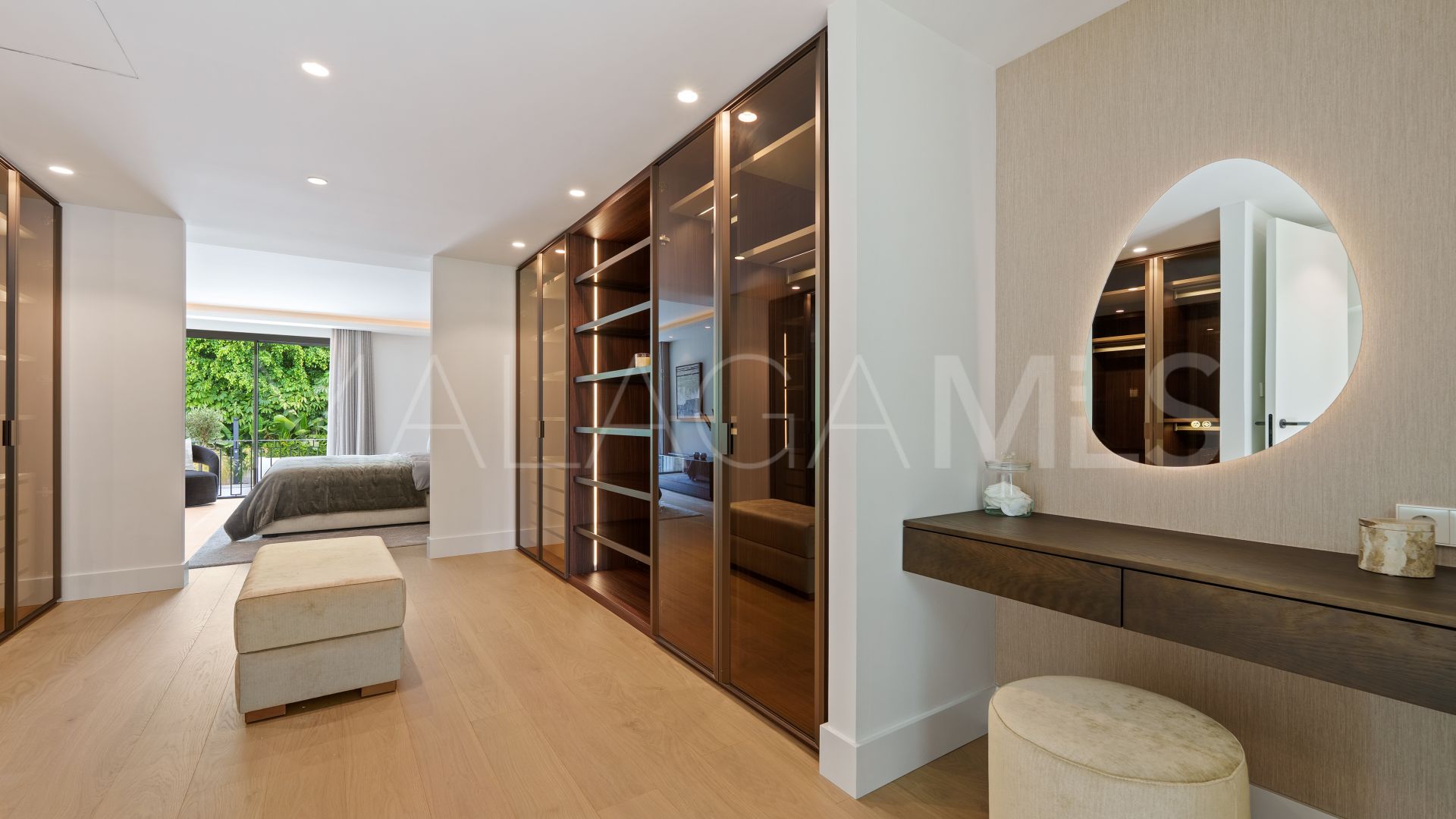 Villa for sale in Nueva Andalucia