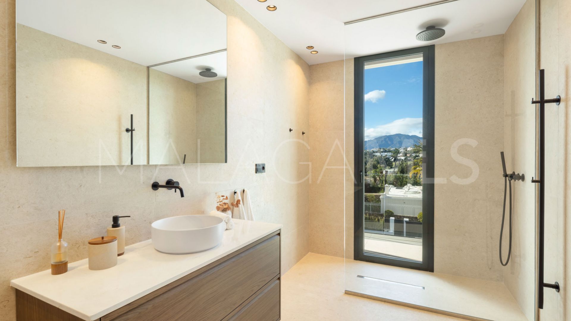 Villa for sale in El Paraiso