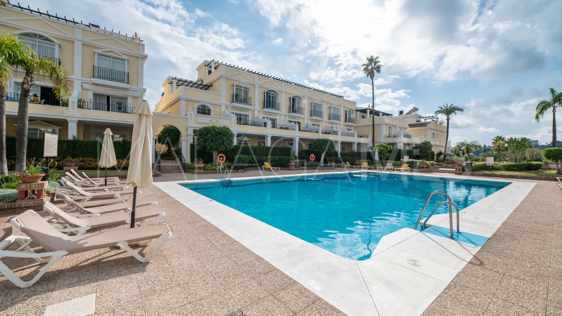 Triplex in Aloha Gardens for sale