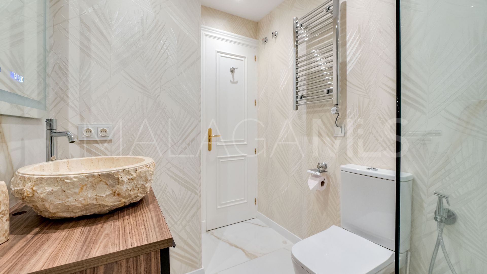 Triplex in Aloha Gardens for sale