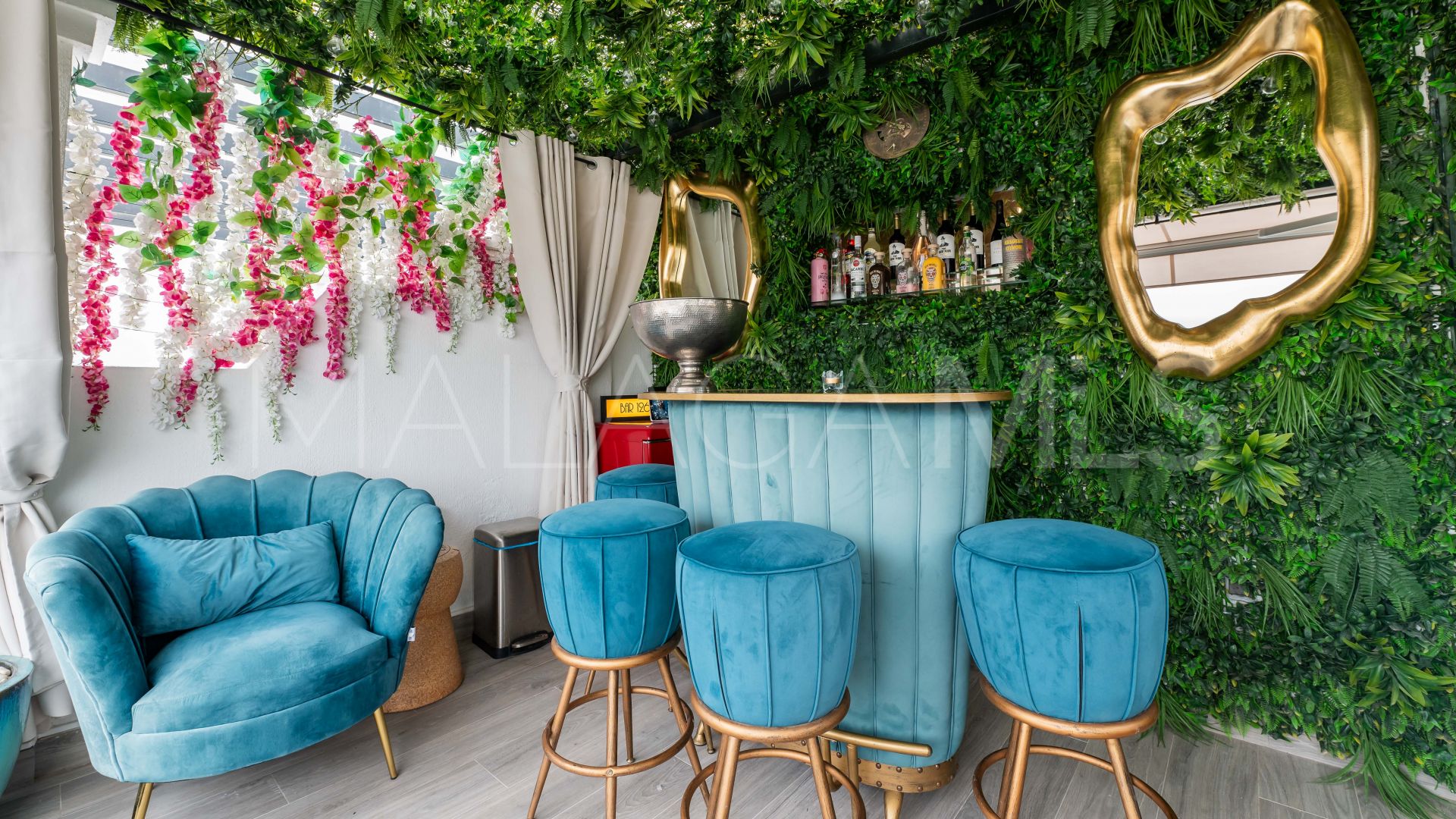 Triplex in Aloha Gardens for sale