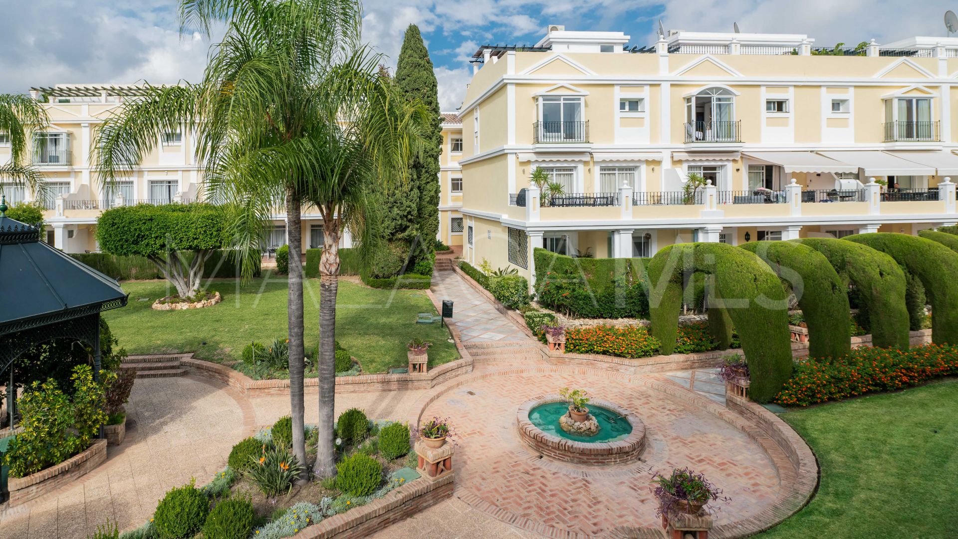 Triplex in Aloha Gardens for sale