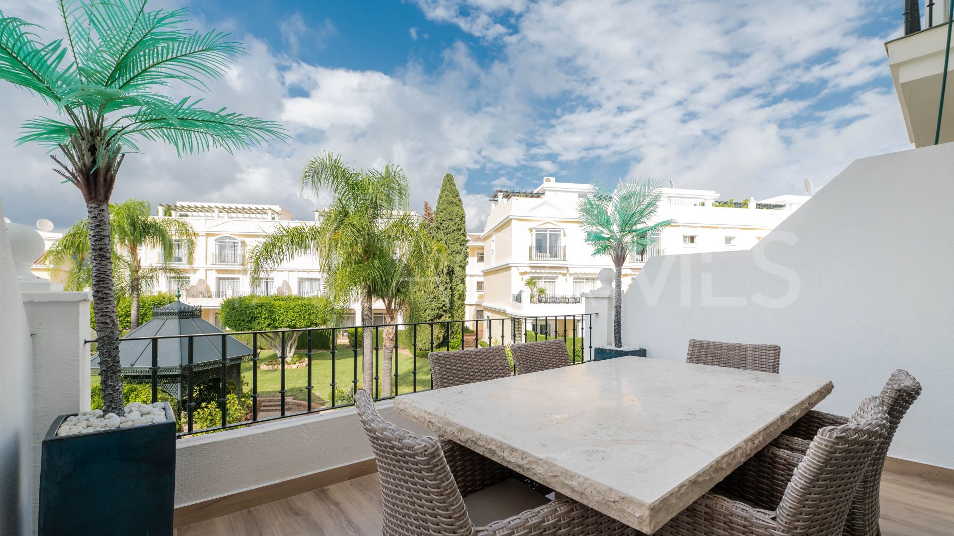 Triplex in Aloha Gardens for sale