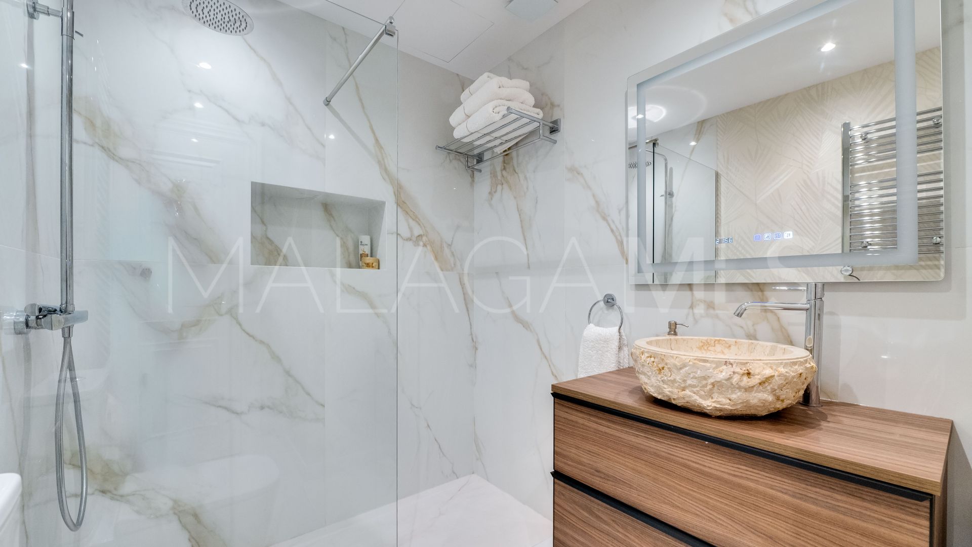 Triplex in Aloha Gardens for sale