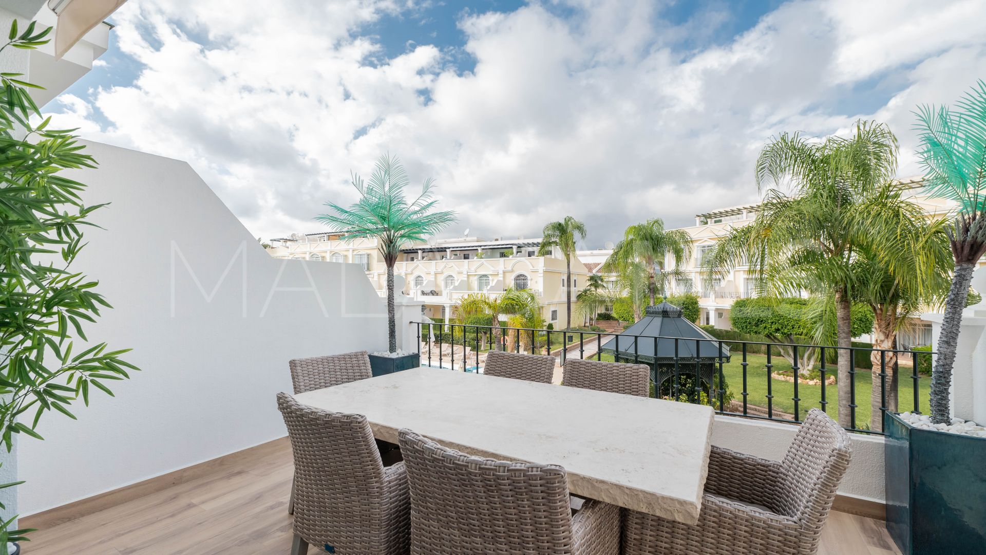 Triplex in Aloha Gardens for sale