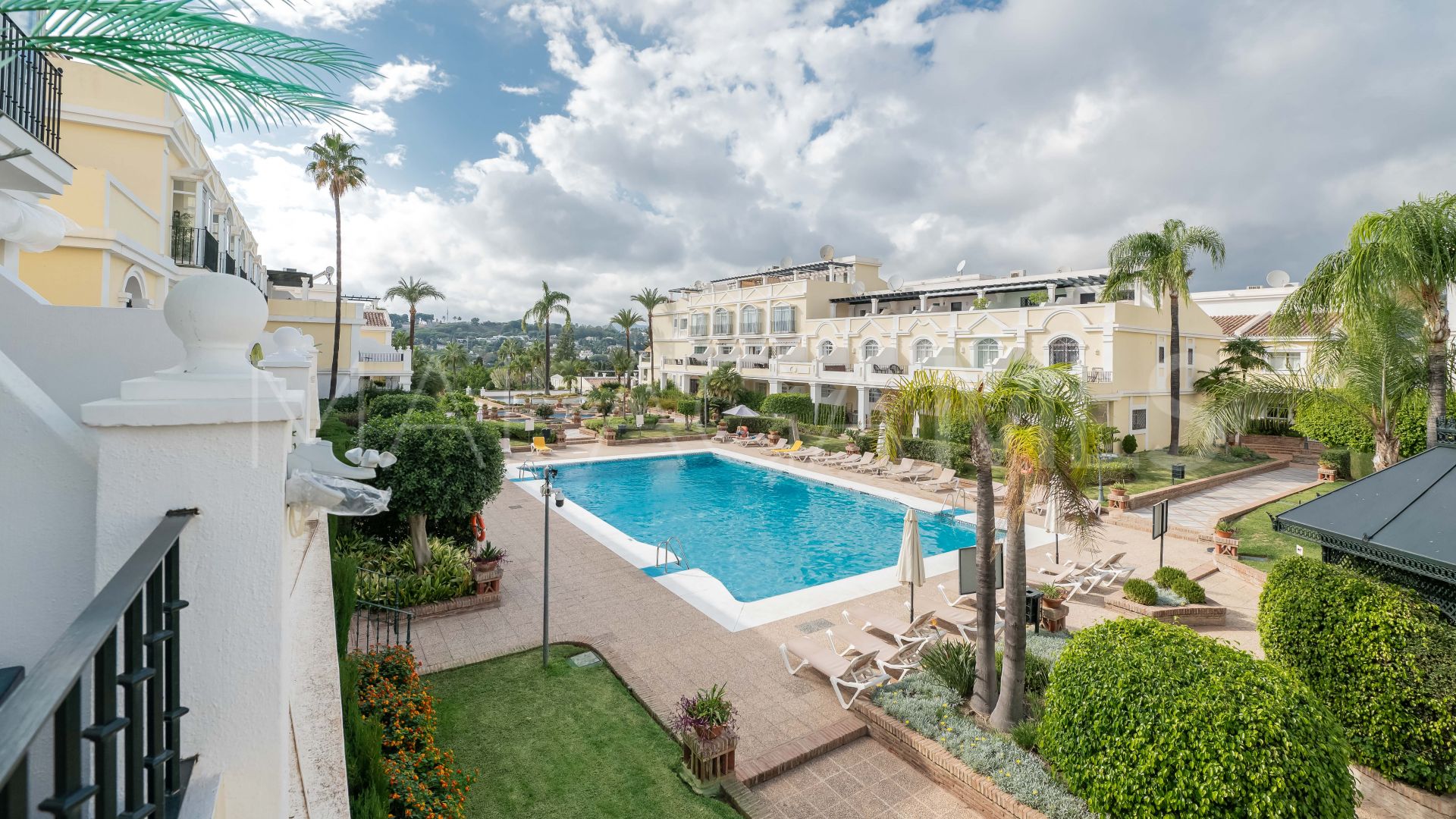 Triplex in Aloha Gardens for sale