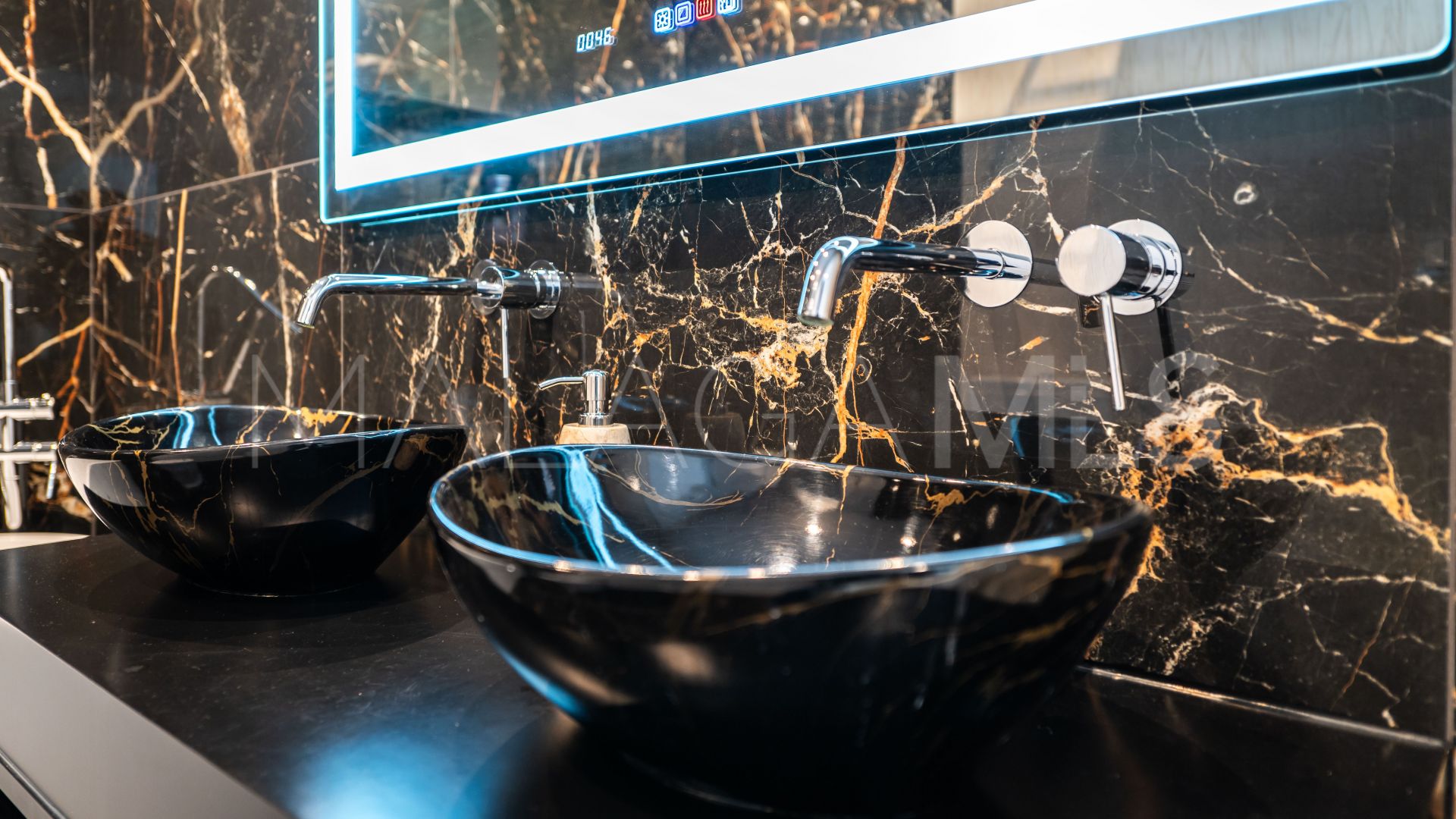 Triplex in Aloha Gardens for sale