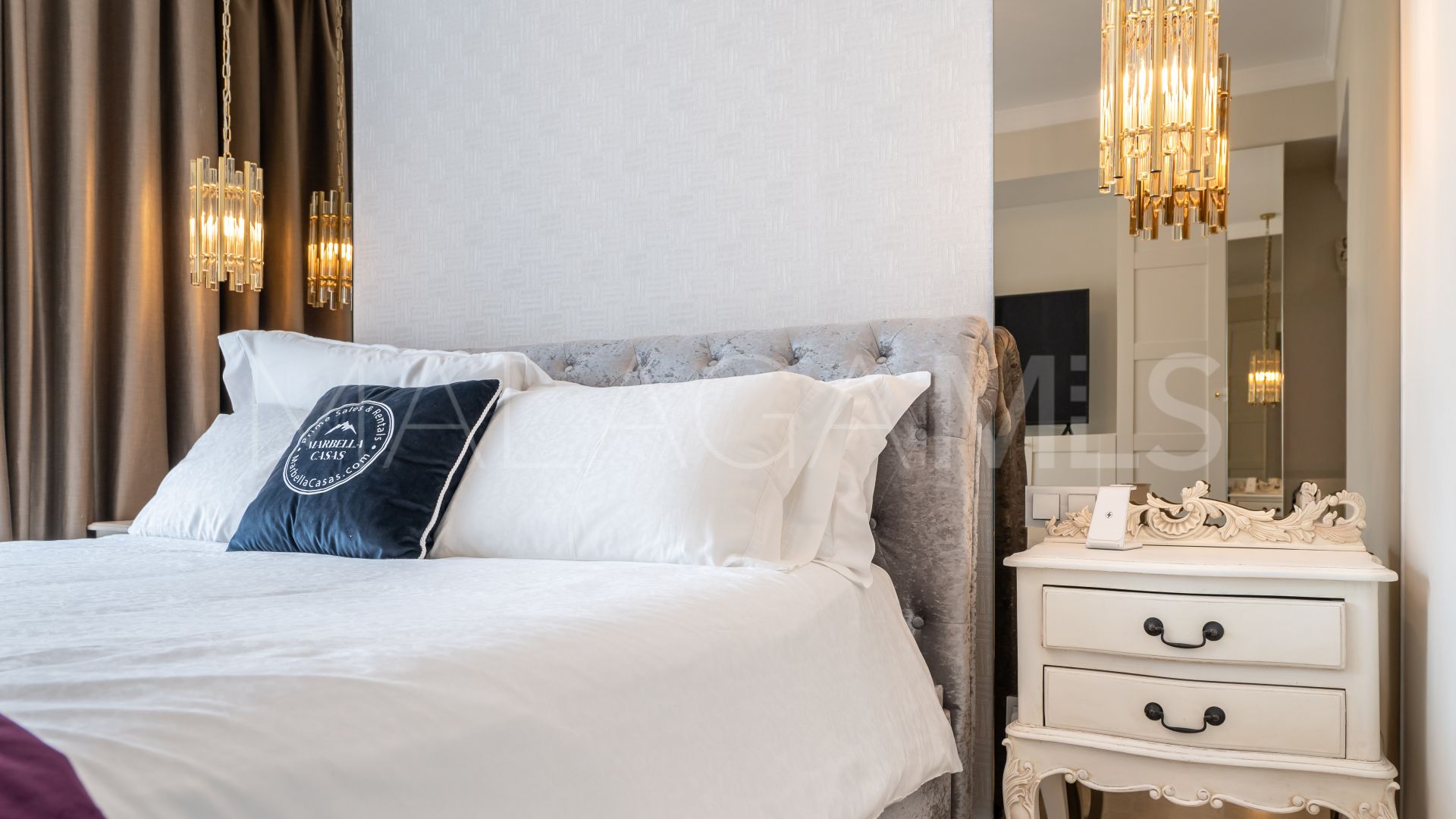 Triplex in Aloha Gardens for sale