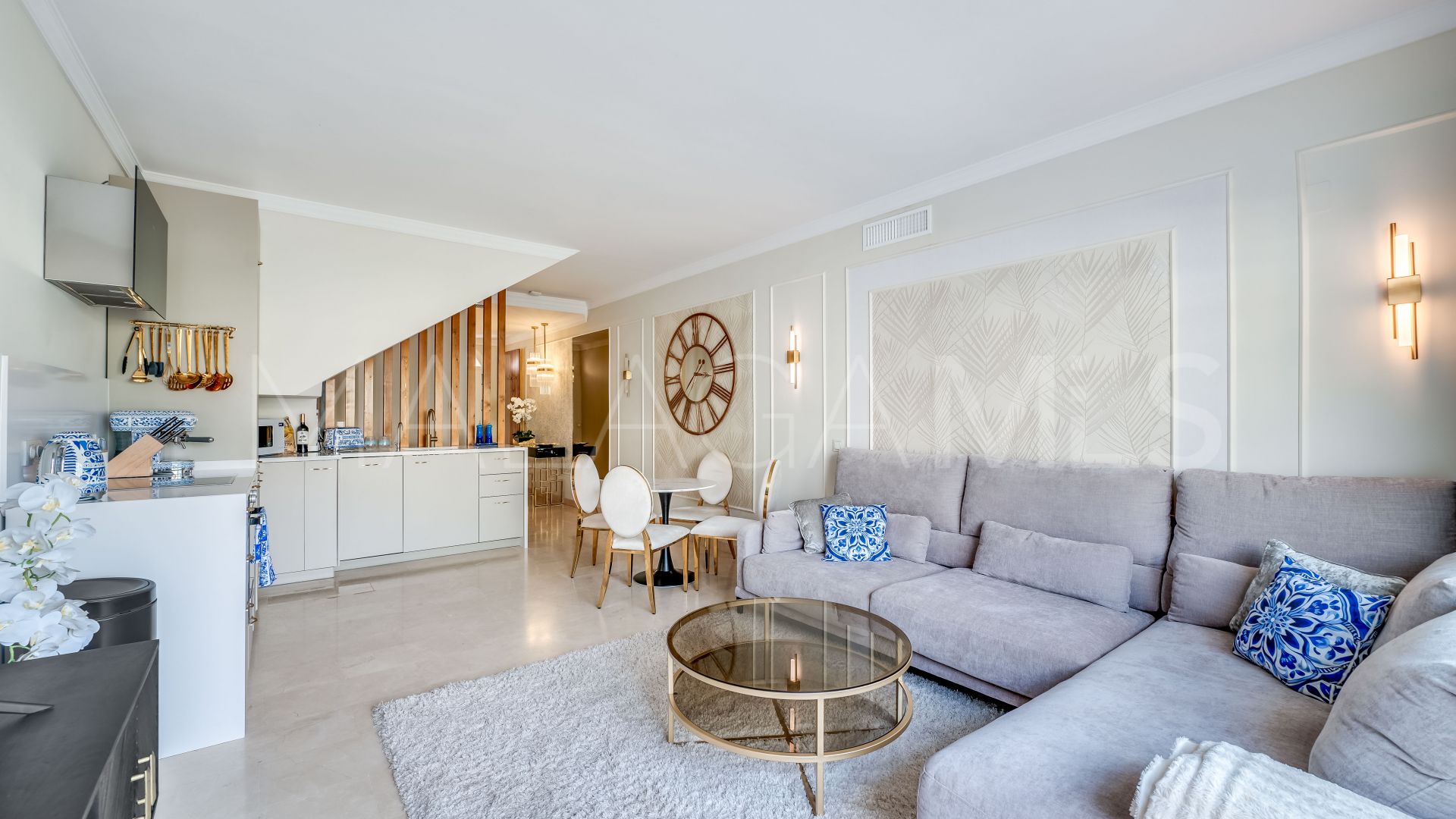 Triplex in Aloha Gardens for sale