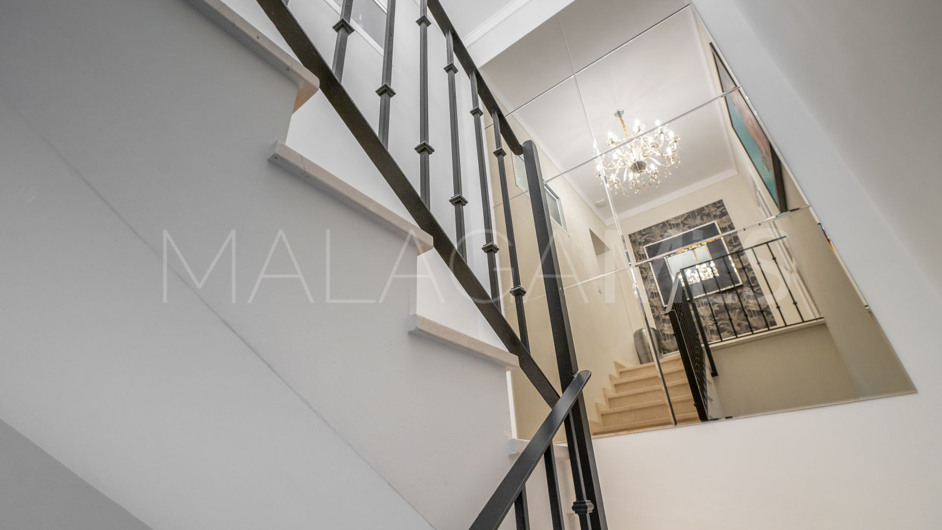 Triplex in Aloha Gardens for sale