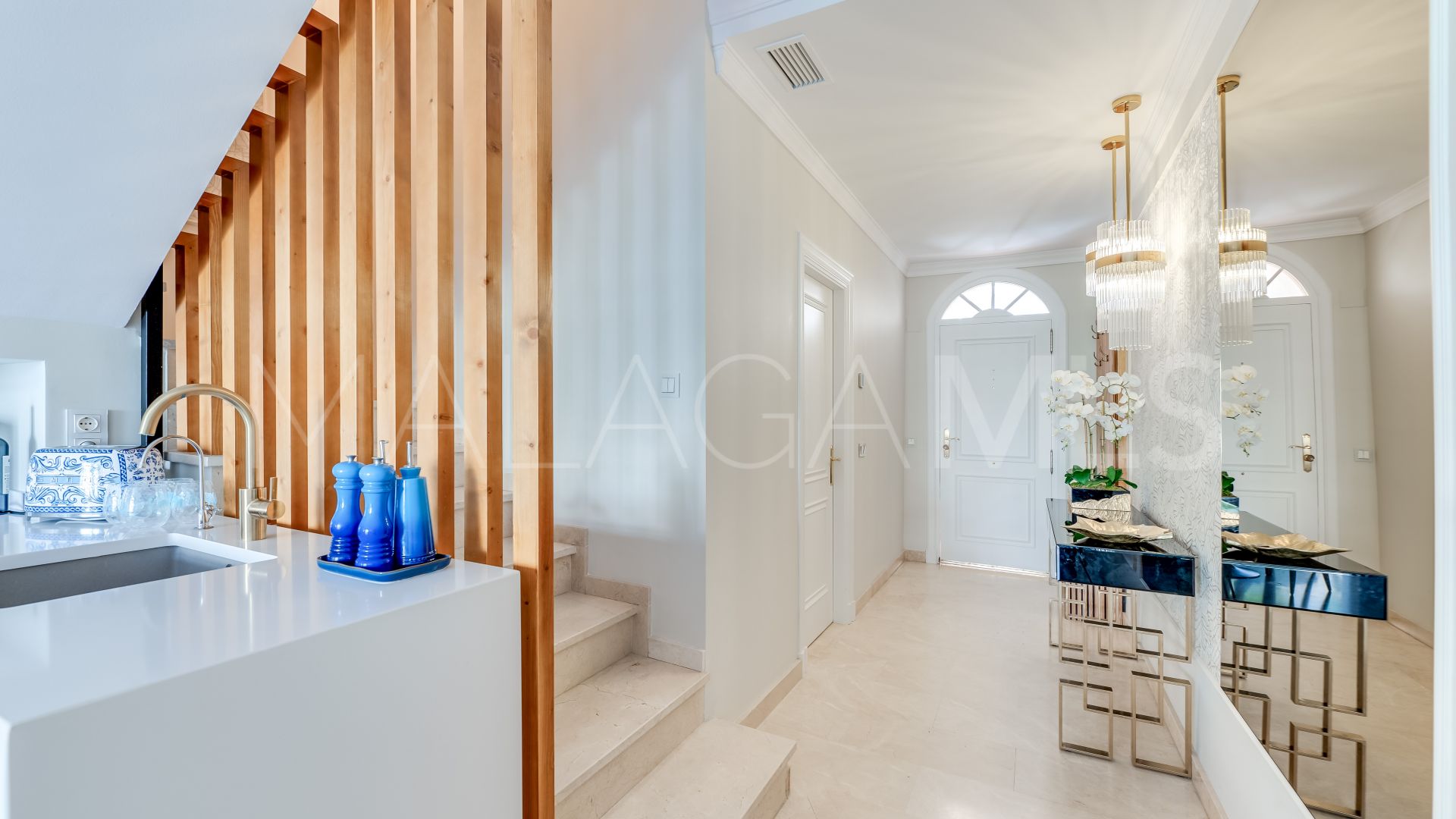 Triplex in Aloha Gardens for sale