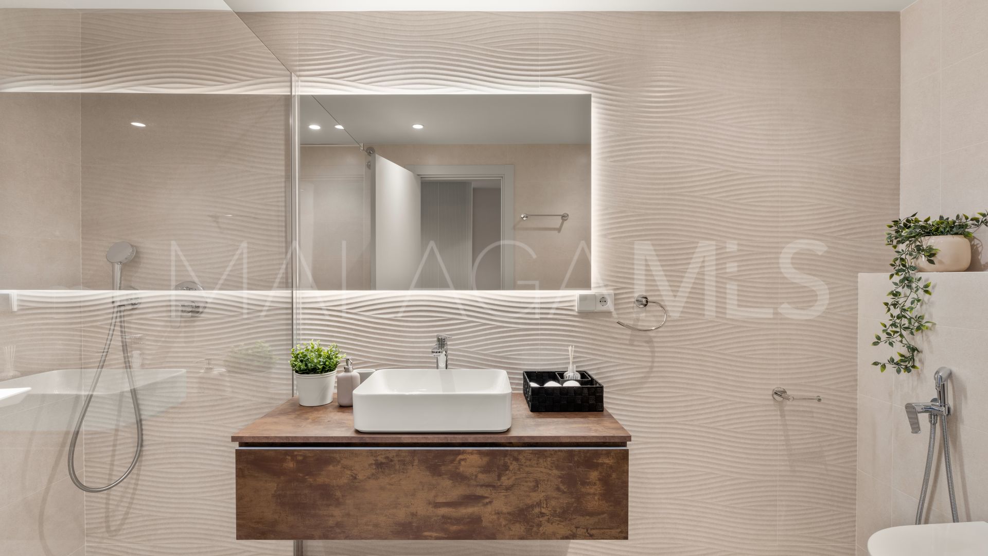 Markplanslägenhet for sale in Nueva Andalucia