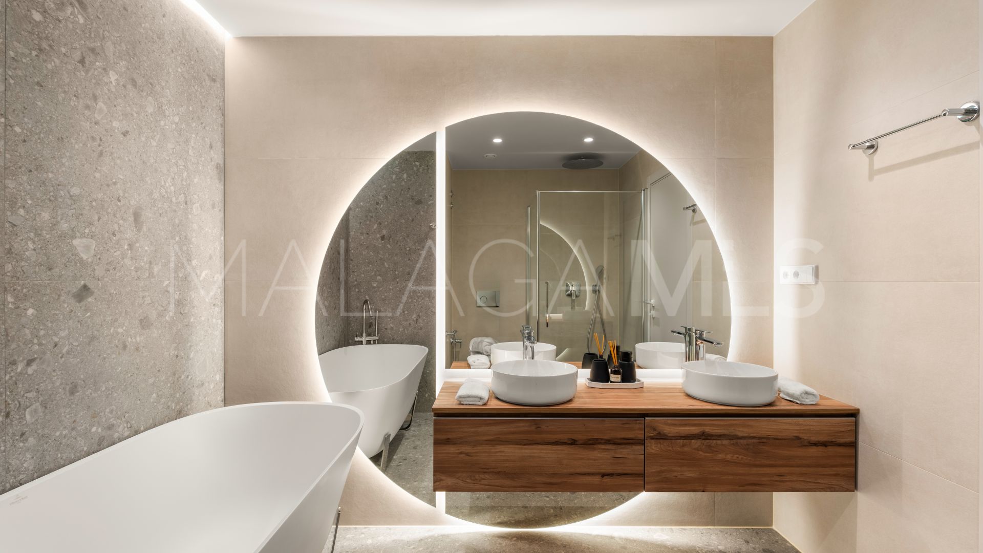 Markplanslägenhet for sale in Nueva Andalucia