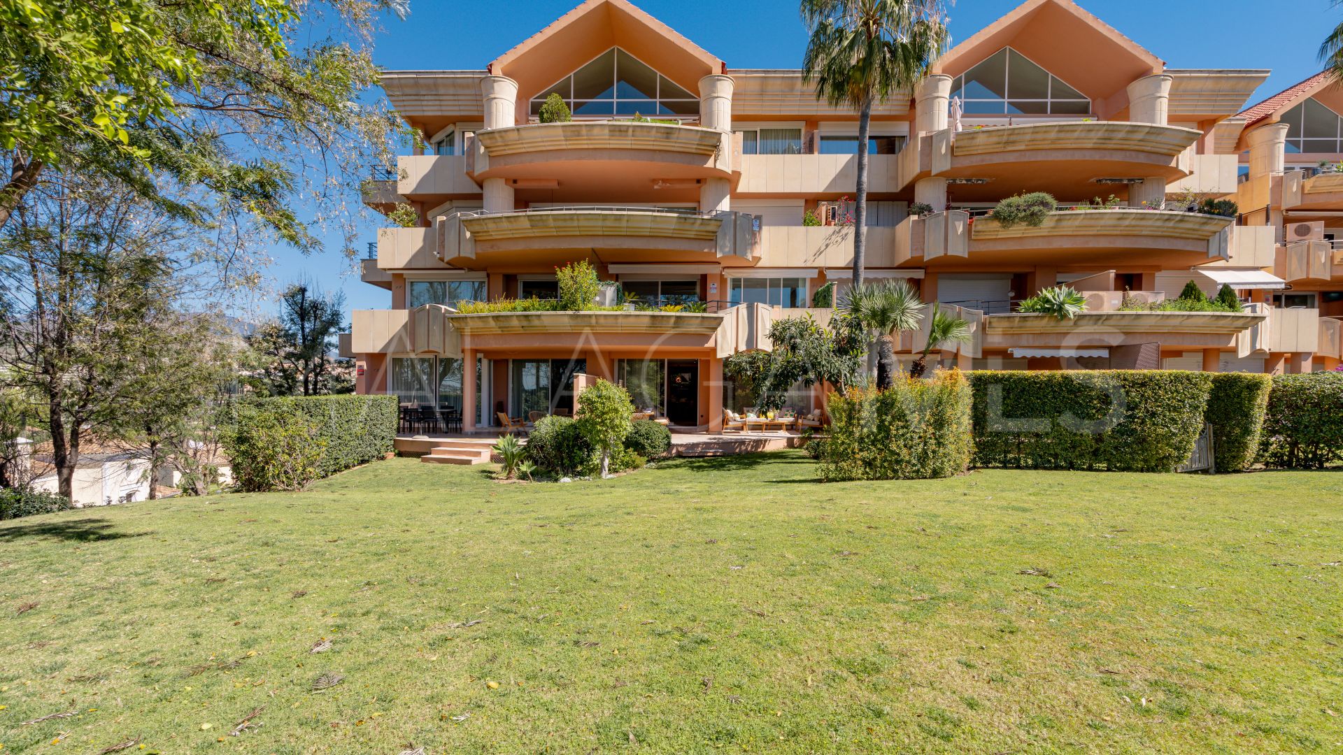 Markplanslägenhet for sale in Nueva Andalucia