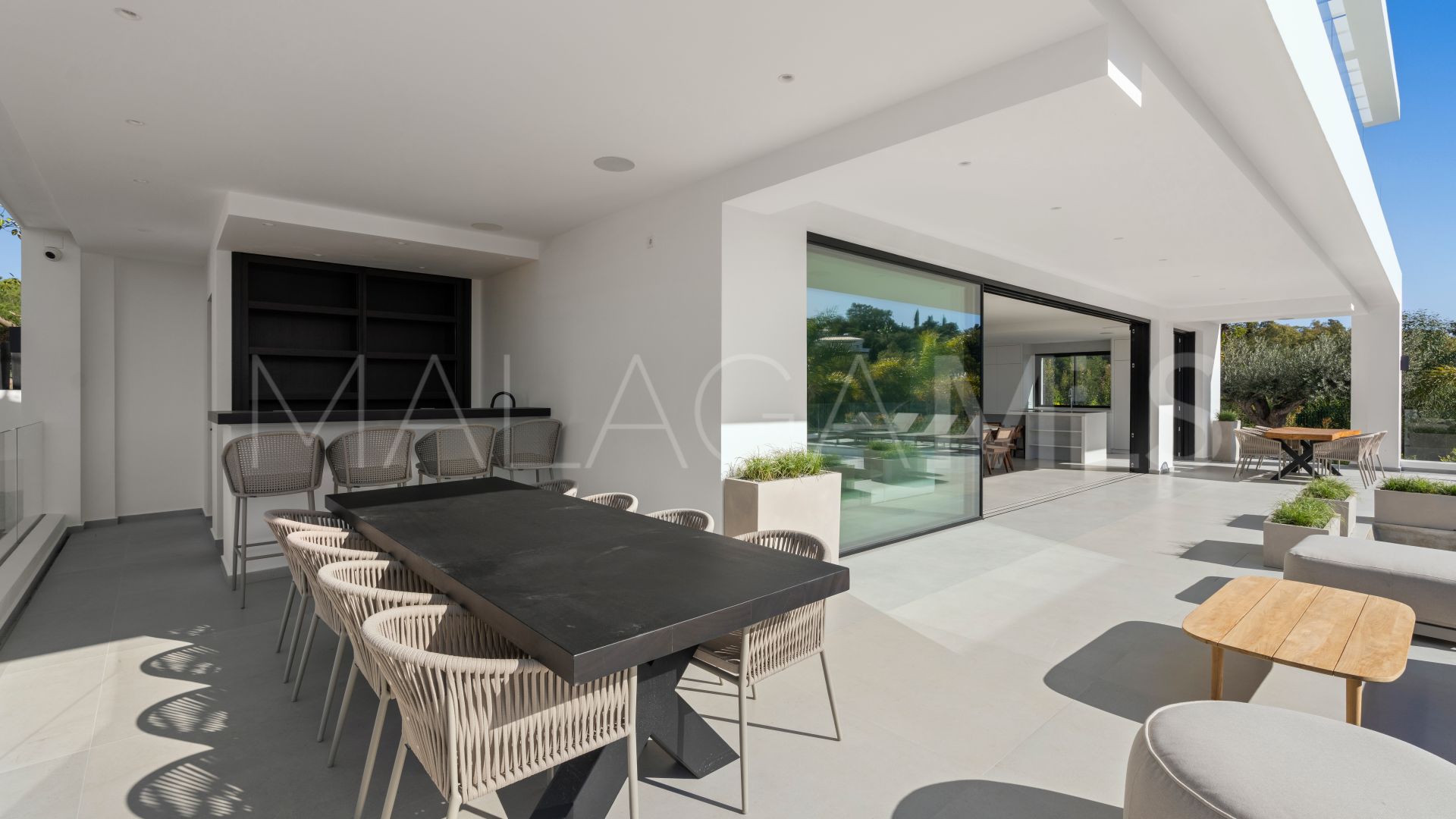 Villa for sale in Elviria