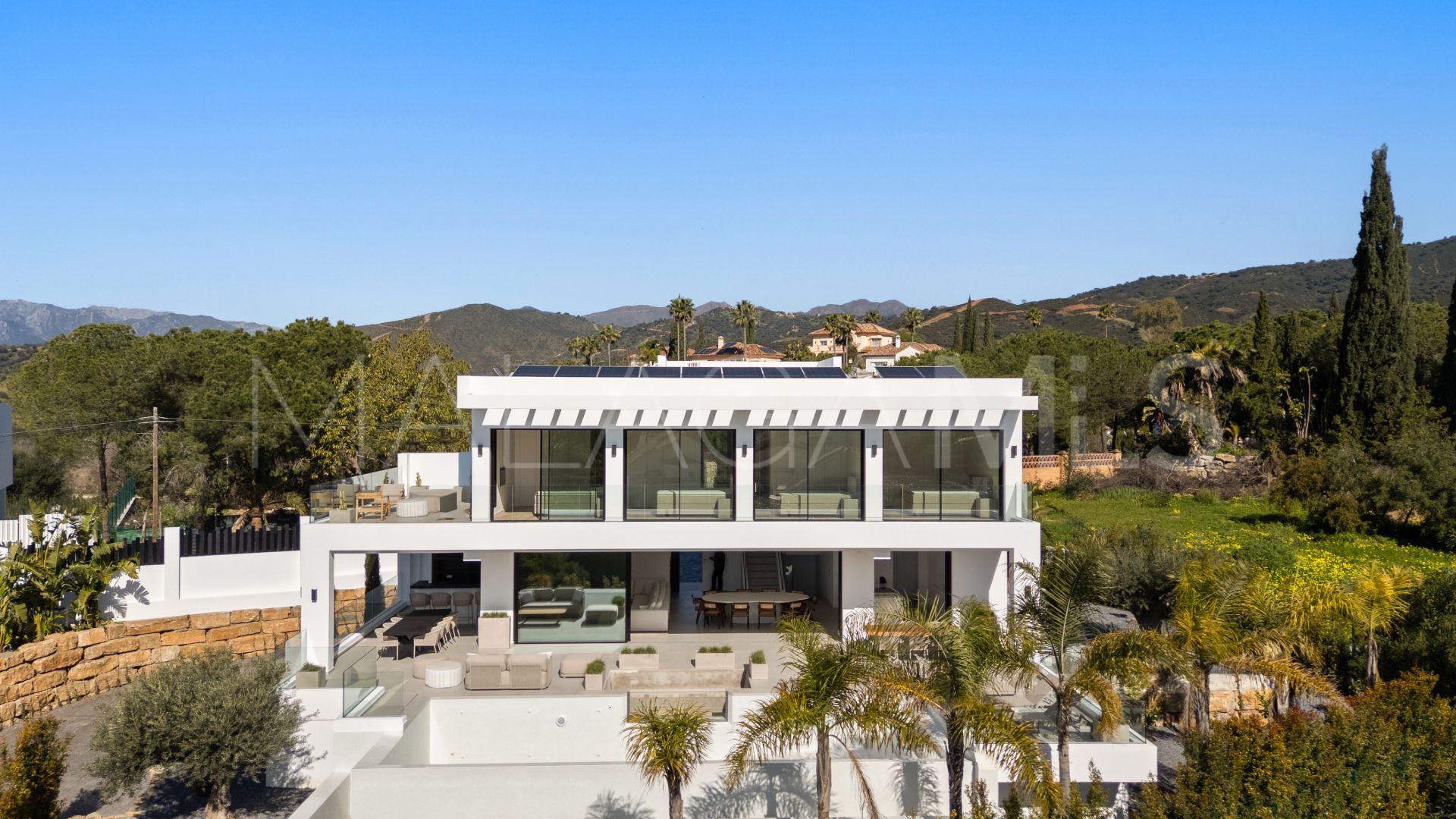 Villa for sale in Elviria