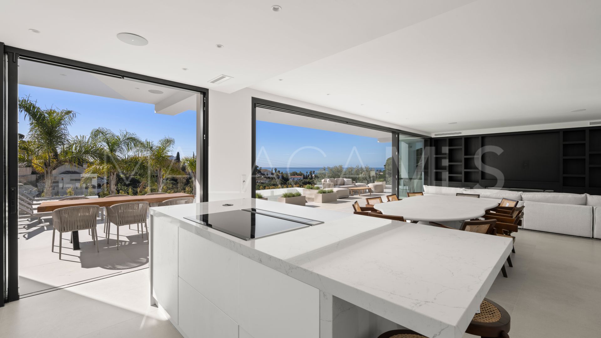 Villa for sale in Elviria