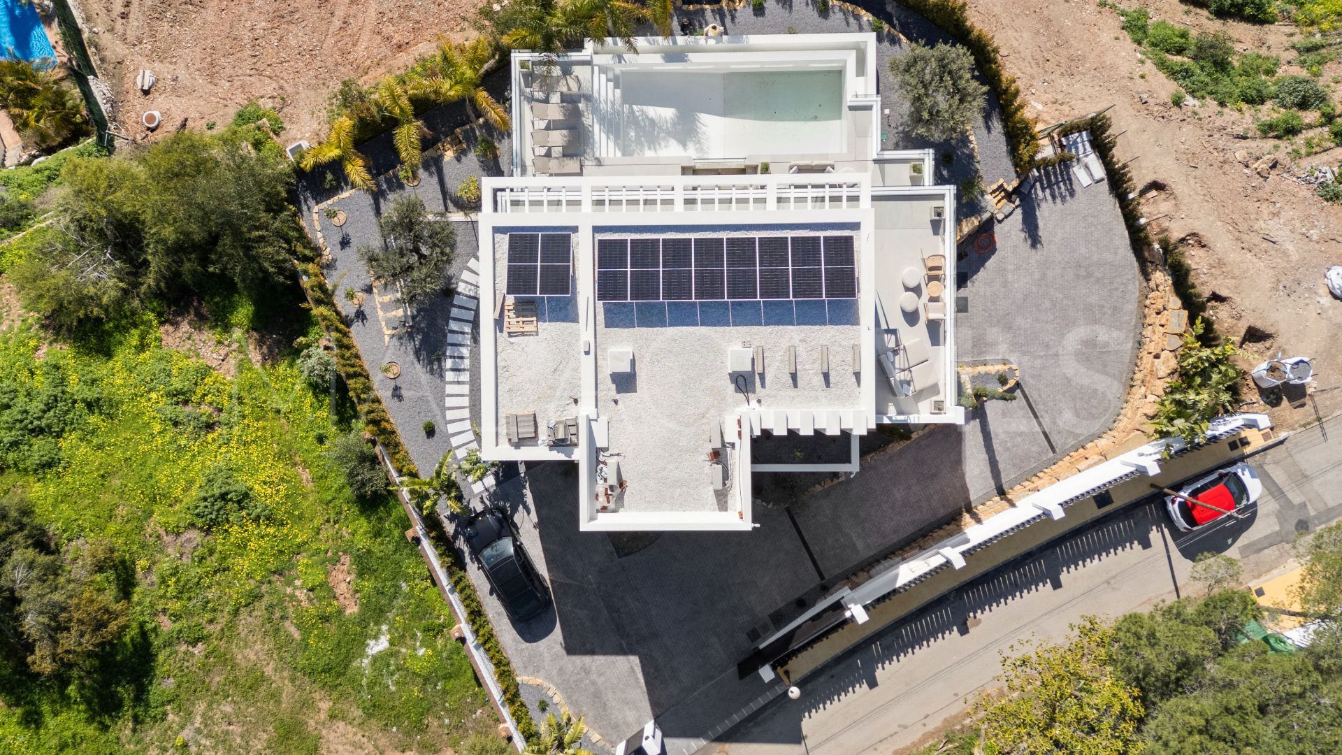 Villa for sale in Elviria