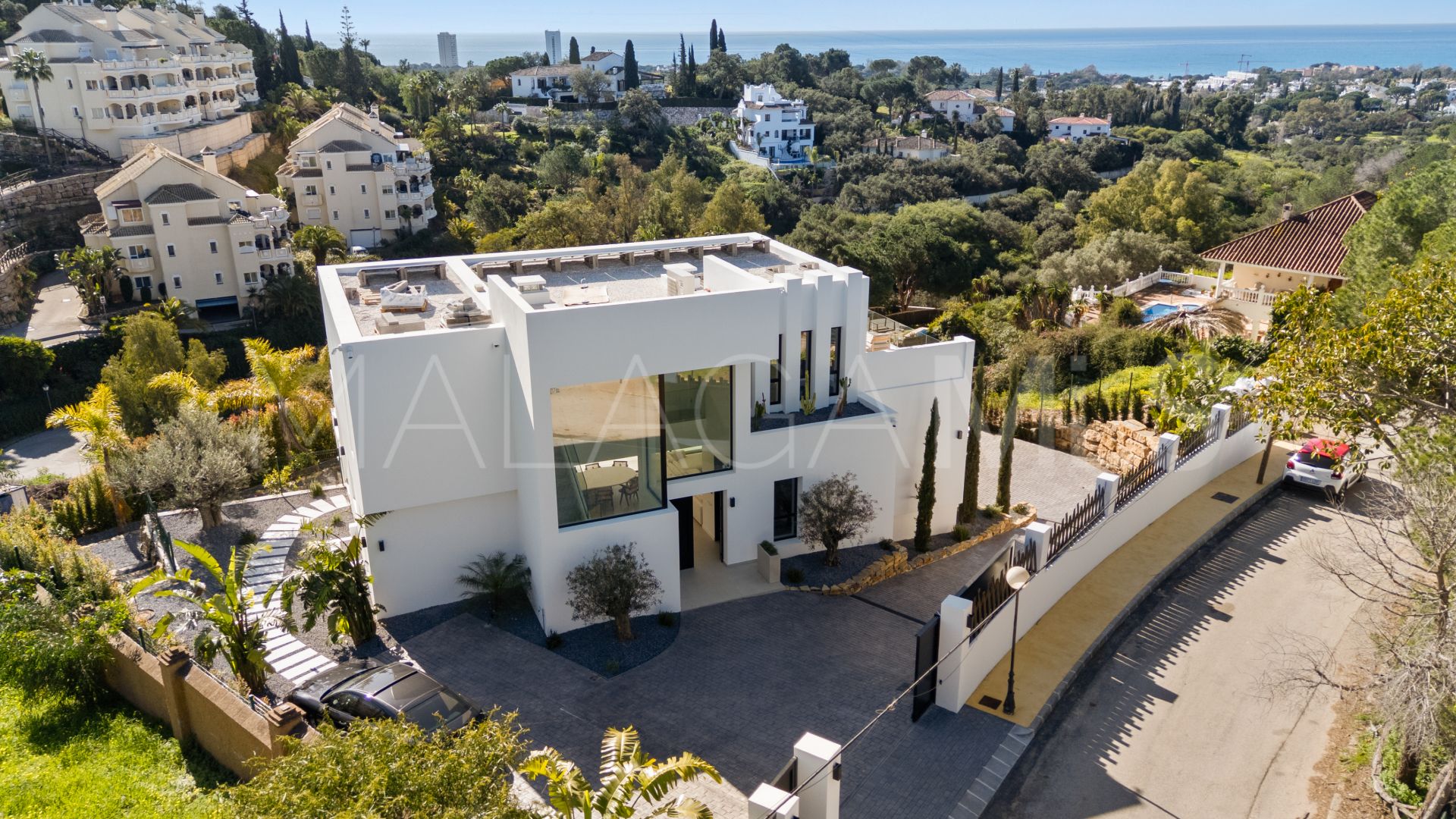 Villa for sale in Elviria