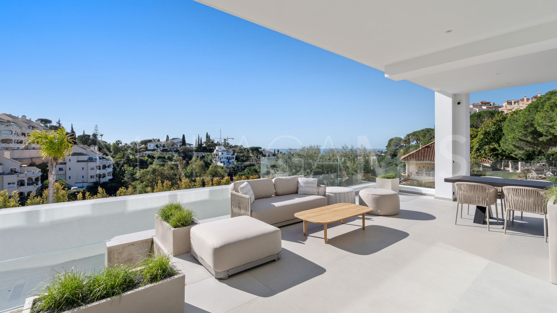 Villa for sale in Elviria