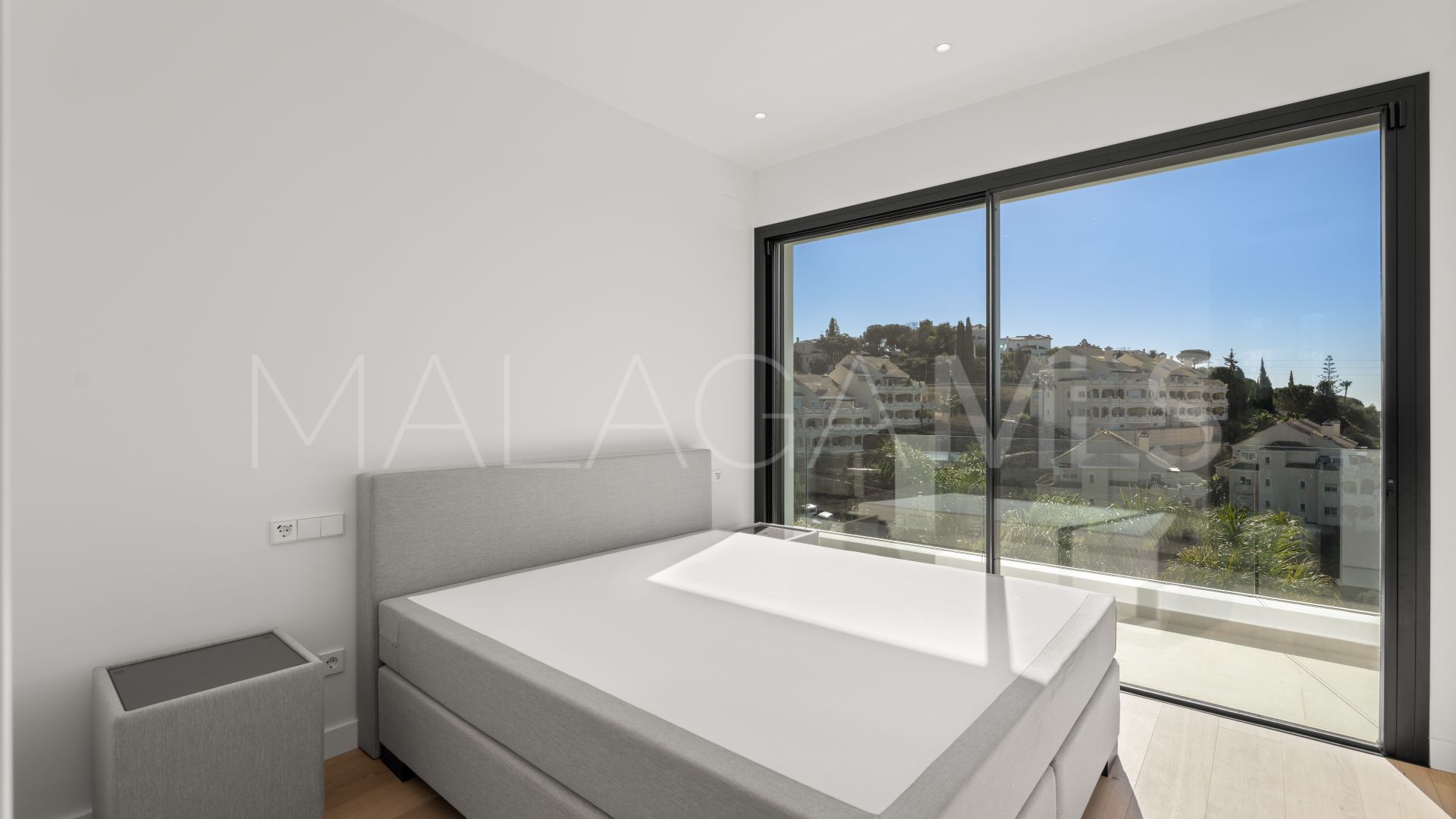 Villa for sale in Elviria