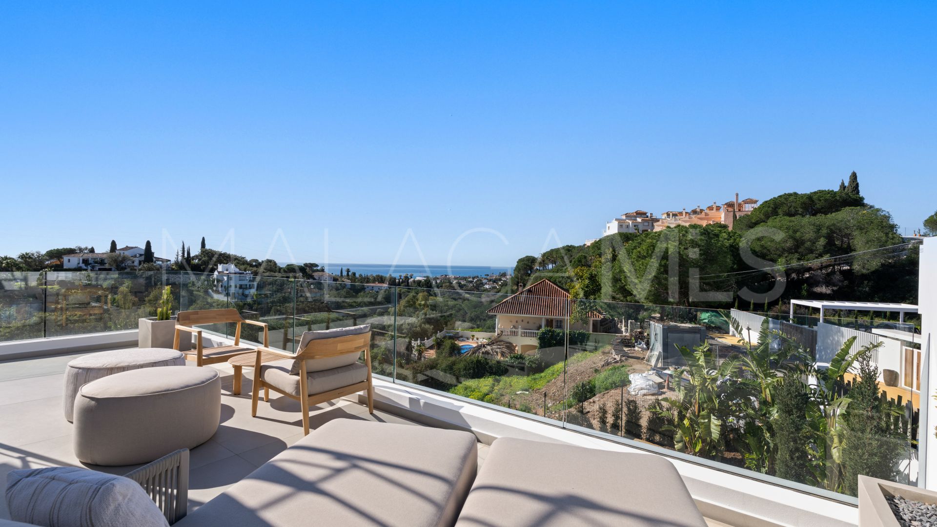 Villa for sale in Elviria