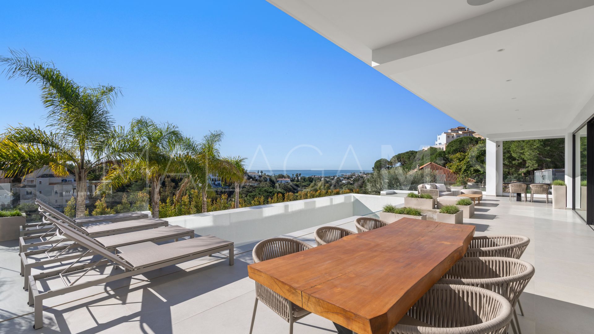 Villa for sale in Elviria