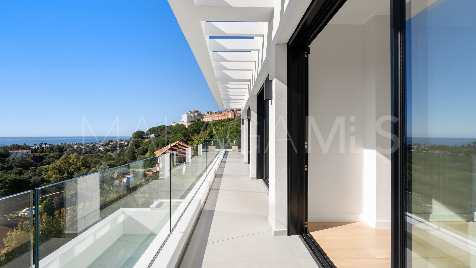 Villa for sale in Elviria