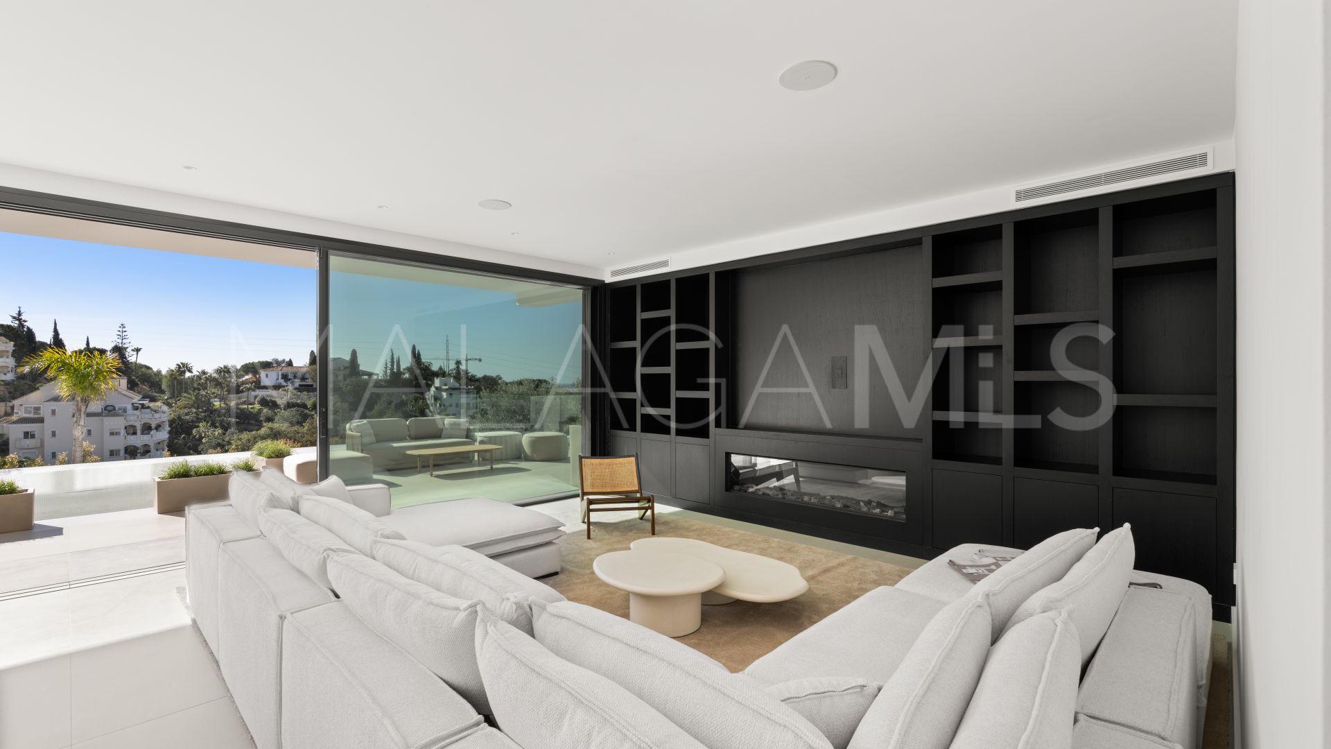 Villa for sale in Elviria