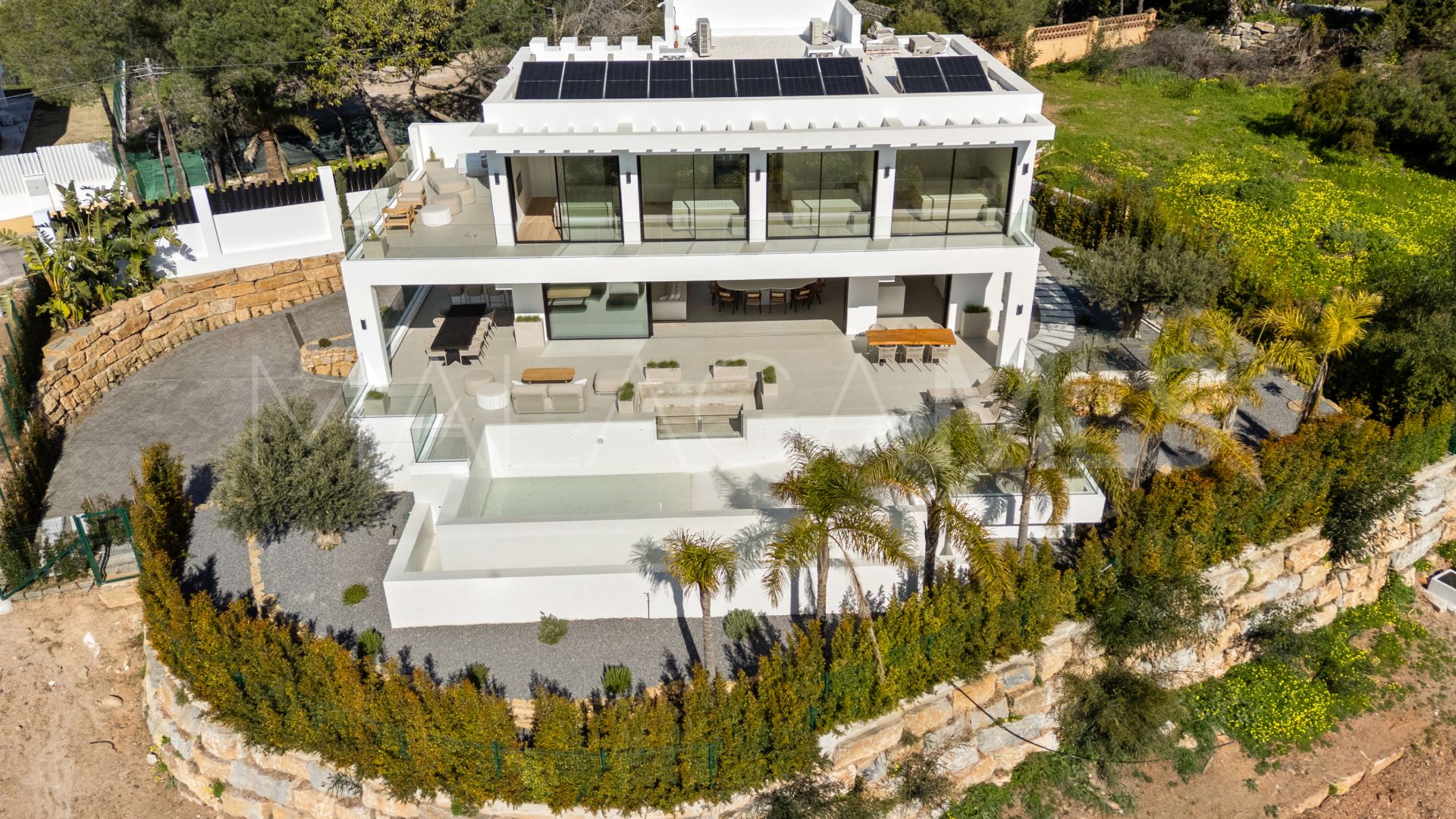 Villa for sale in Elviria