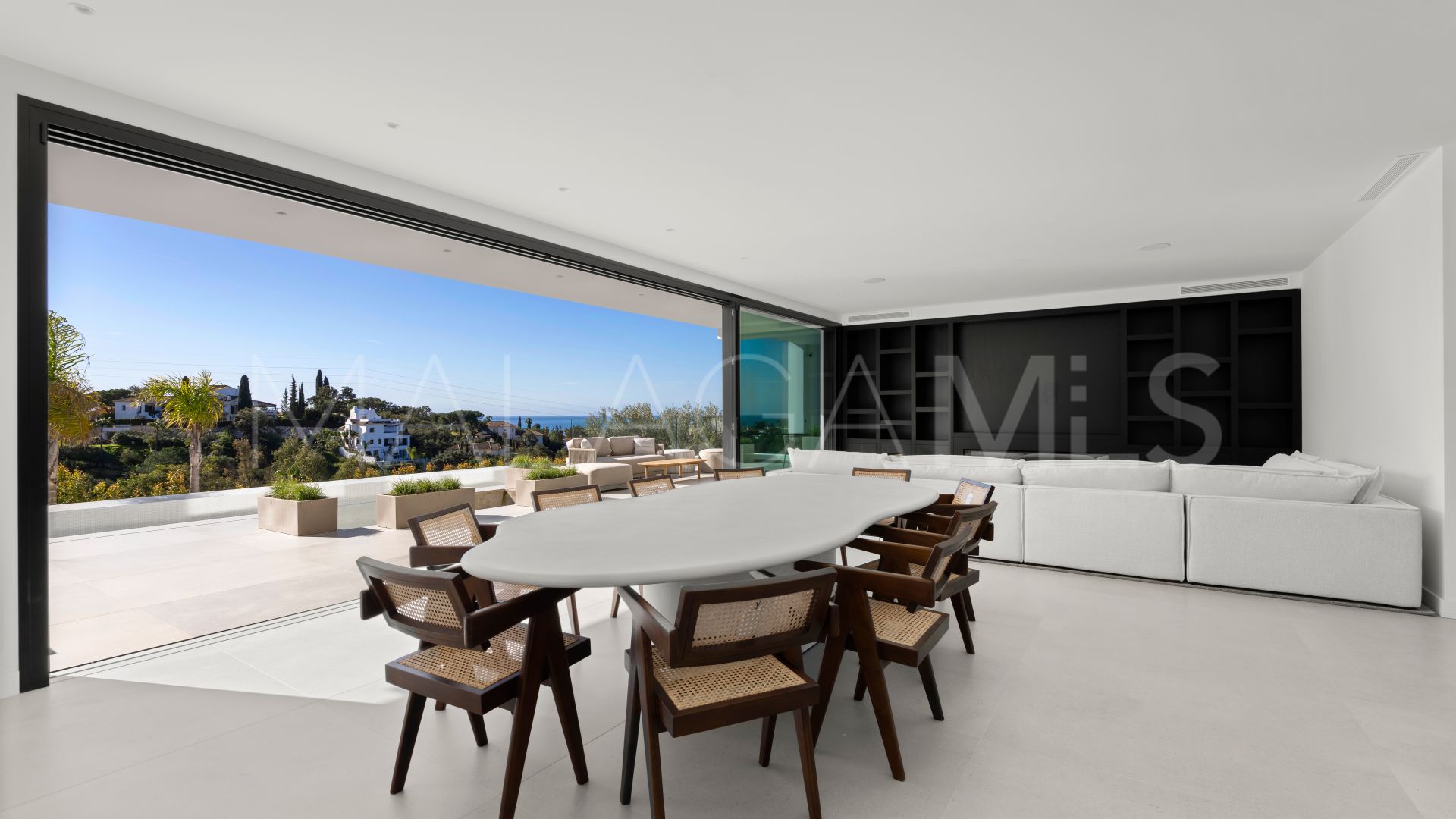 Villa for sale in Elviria