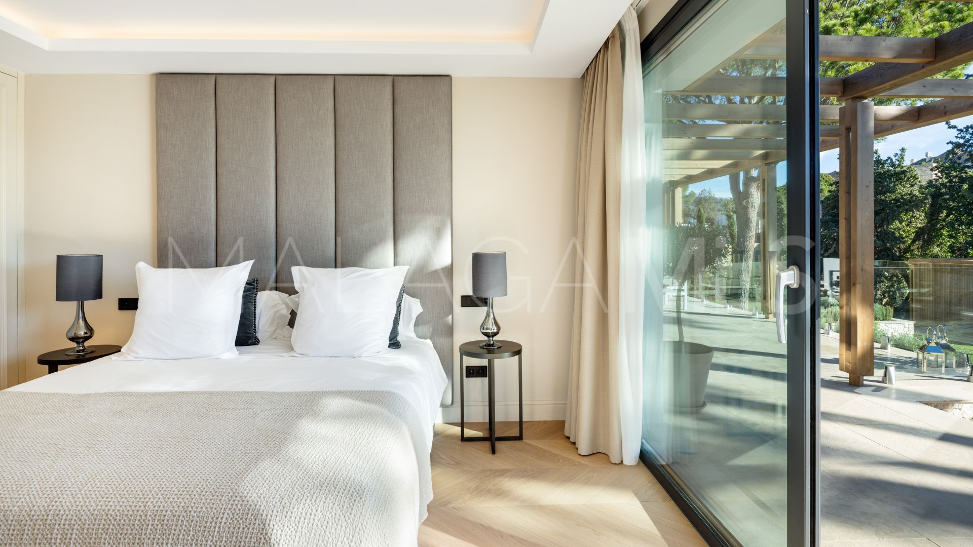 Villa for sale in Elviria