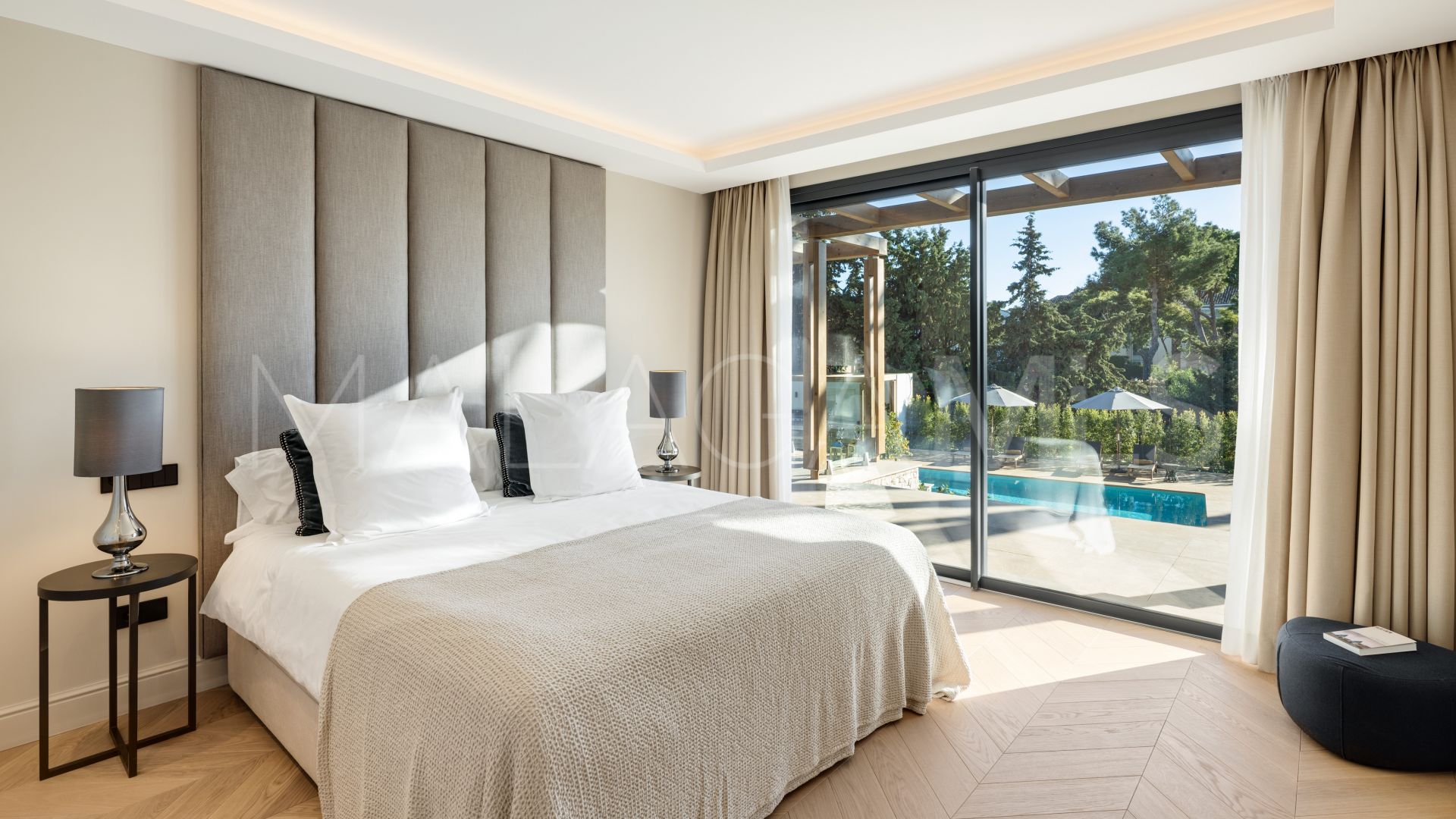 Villa for sale in Elviria