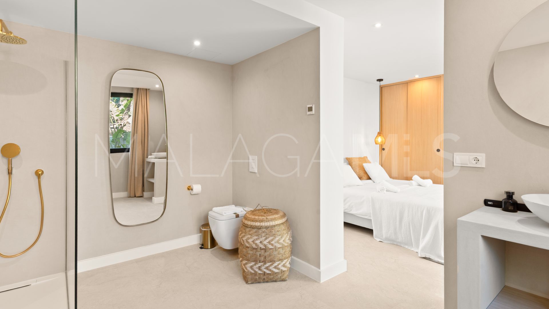 Villa for sale in Benahavis