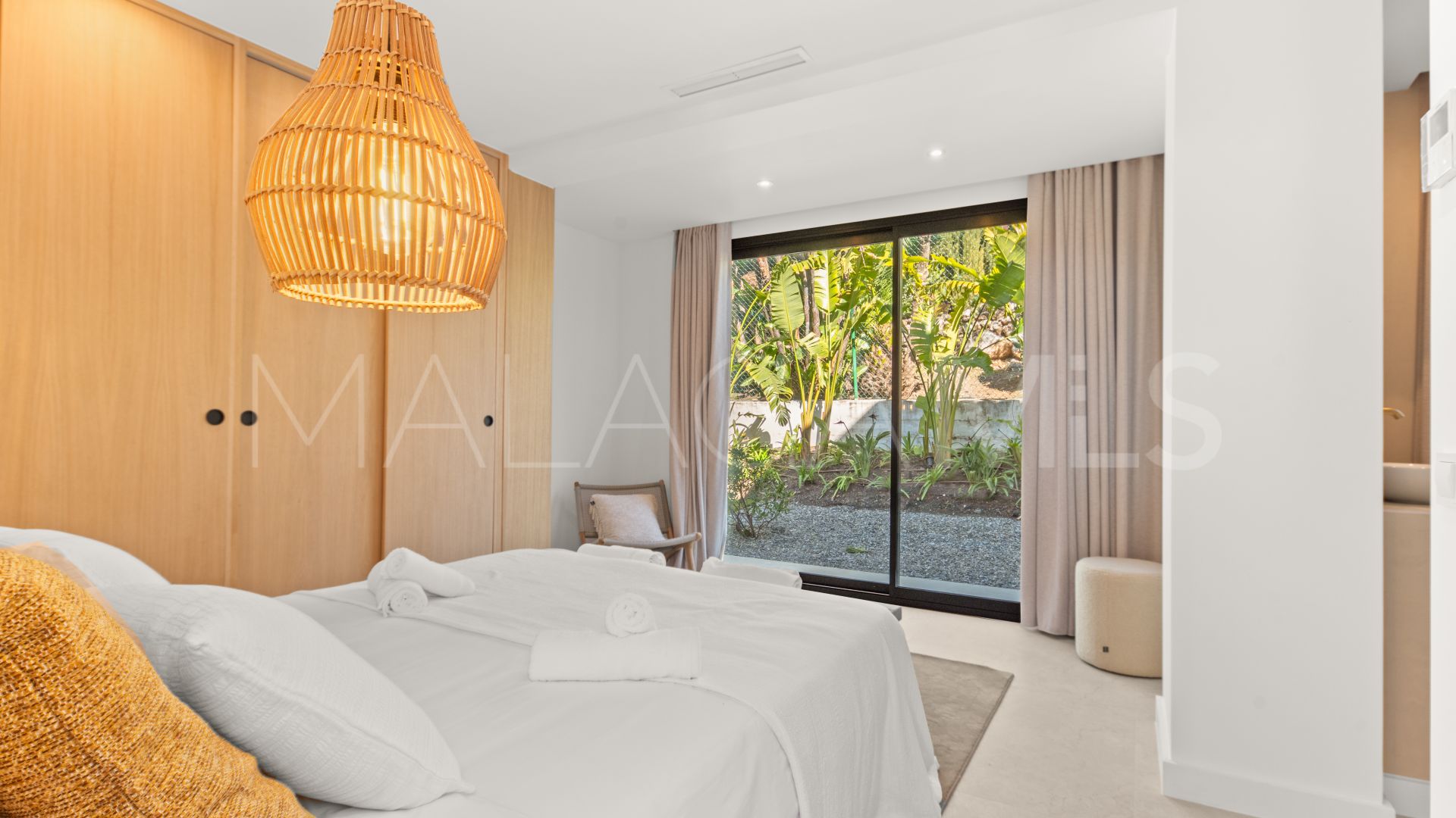 Villa for sale in Benahavis