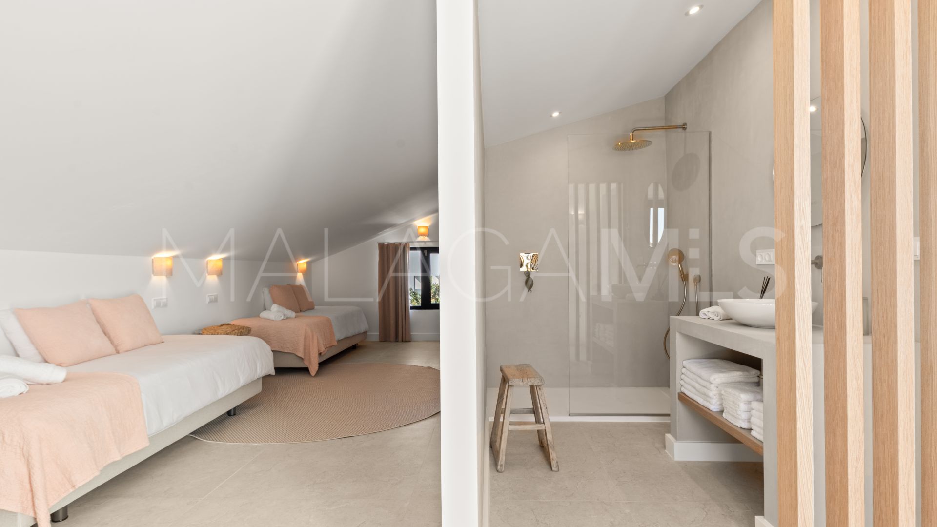 Villa for sale in Benahavis