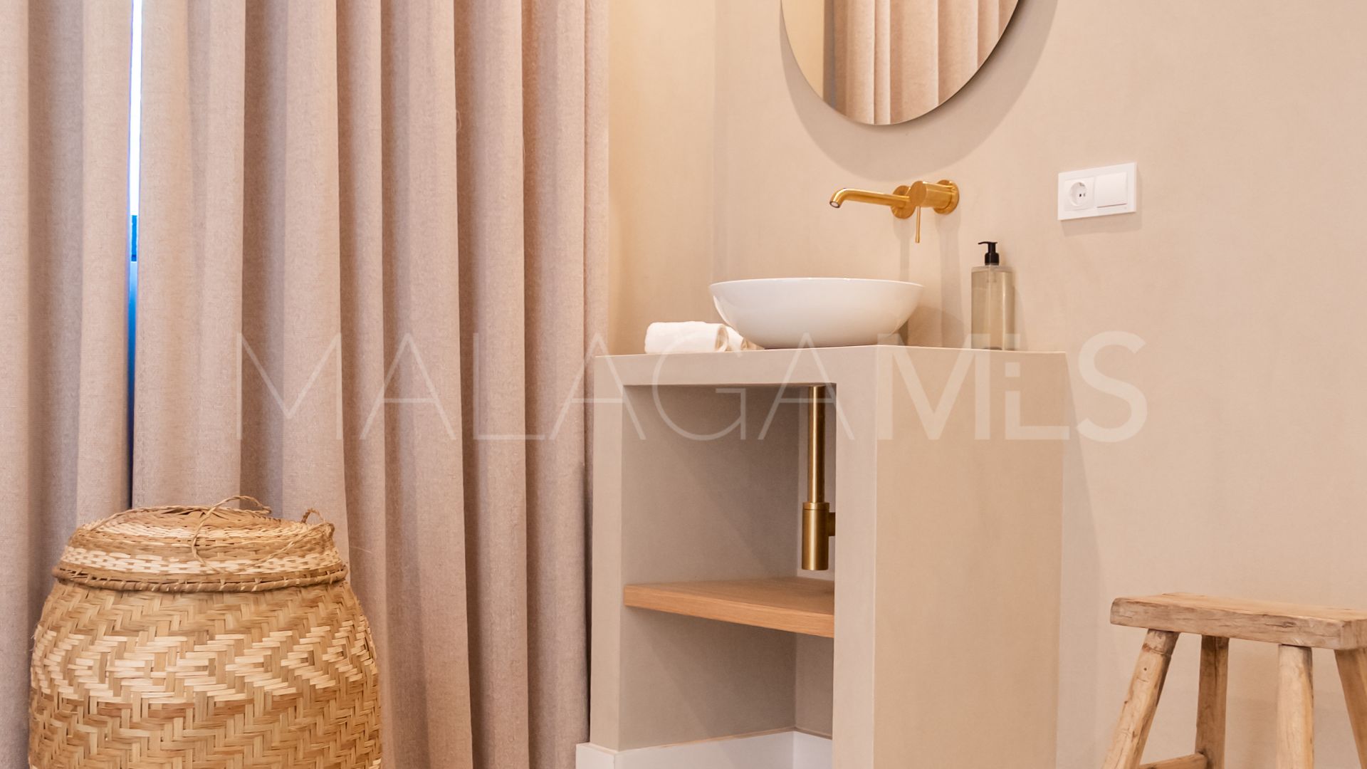 Villa for sale in Benahavis