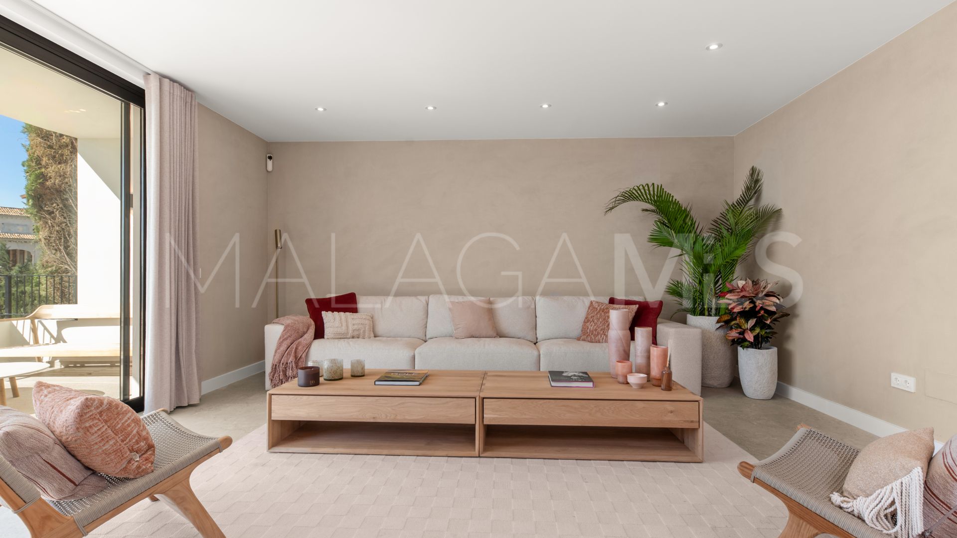 Villa for sale in Benahavis