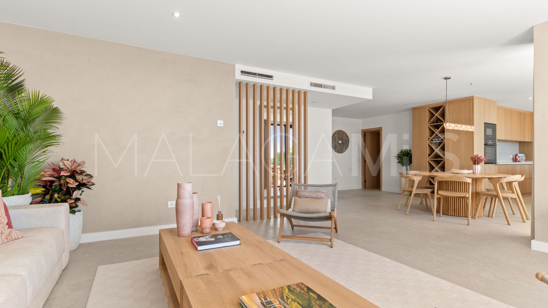 Villa for sale in Benahavis