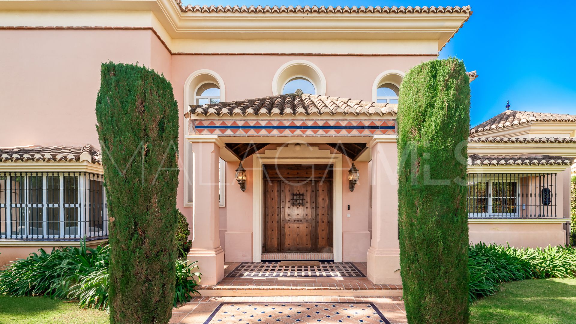 Se vende villa with 6 bedrooms in Nueva Andalucia