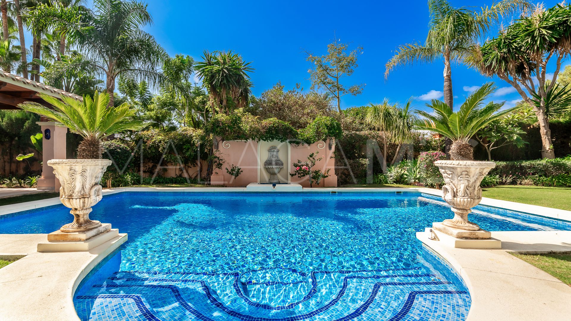 Se vende villa with 6 bedrooms in Nueva Andalucia