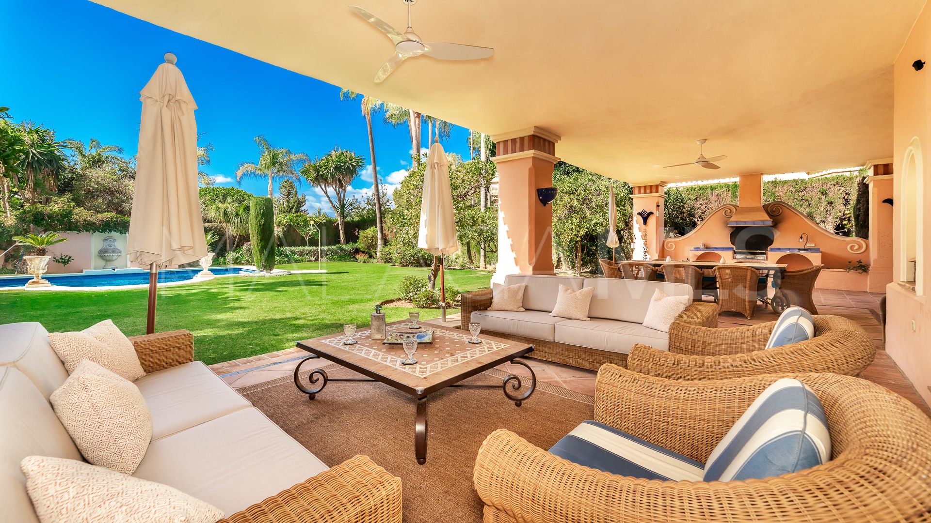 Se vende villa with 6 bedrooms in Nueva Andalucia