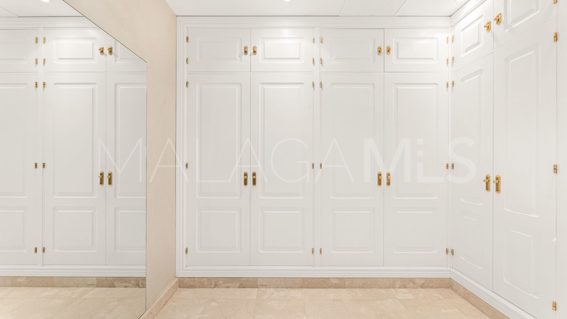 Se vende villa with 6 bedrooms in Nueva Andalucia