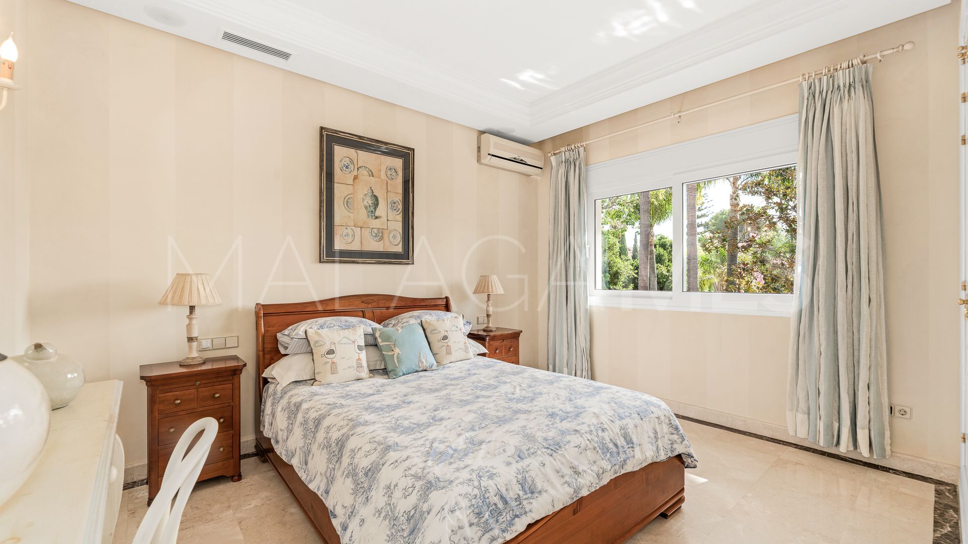 Se vende villa with 6 bedrooms in Nueva Andalucia