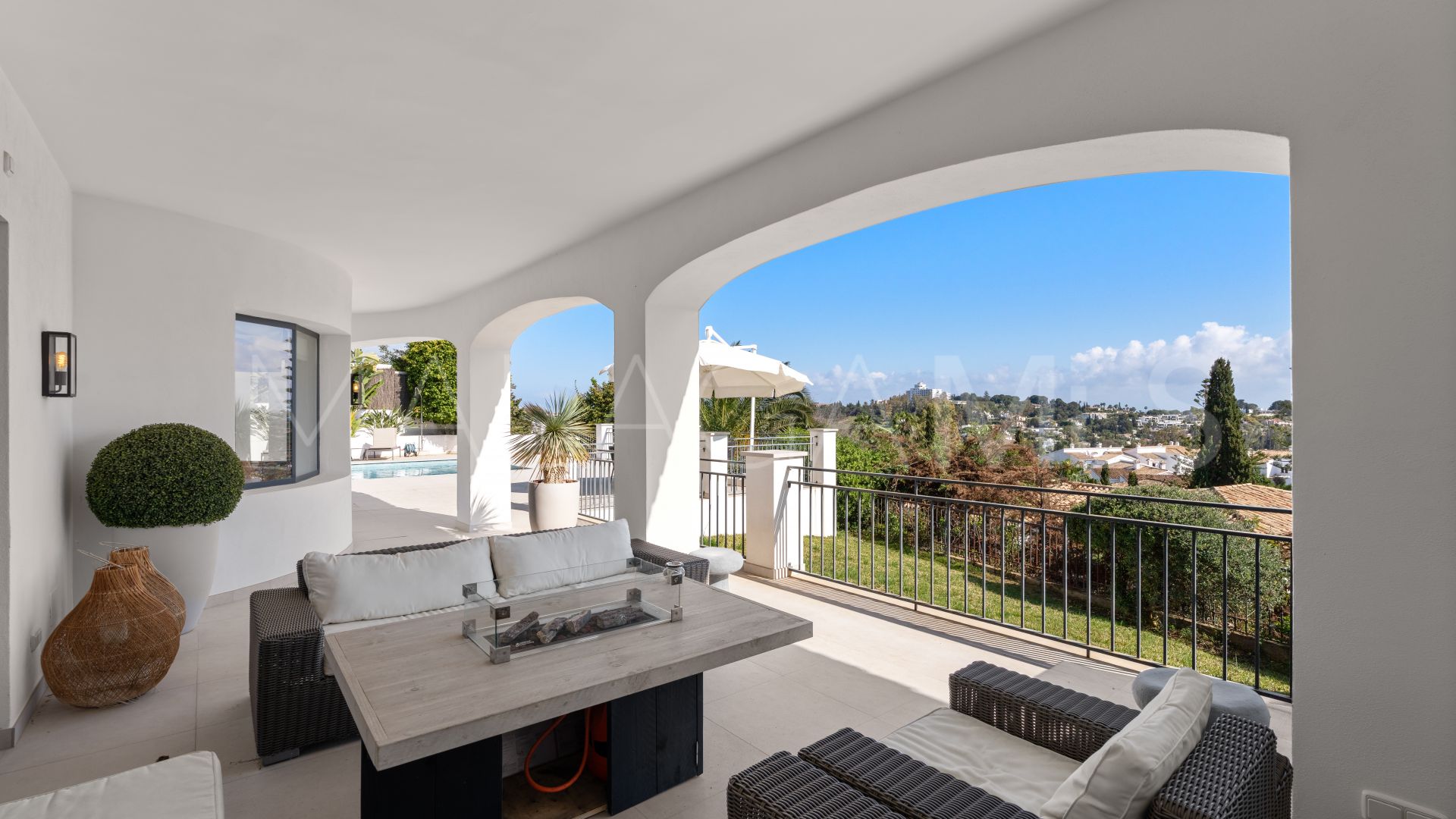 Altos del Paraiso, villa de 5 bedrooms for sale