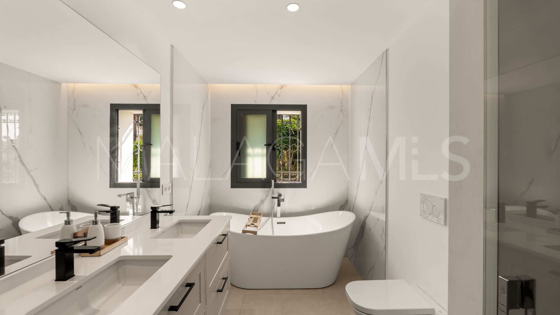 Altos del Paraiso, villa de 5 bedrooms for sale