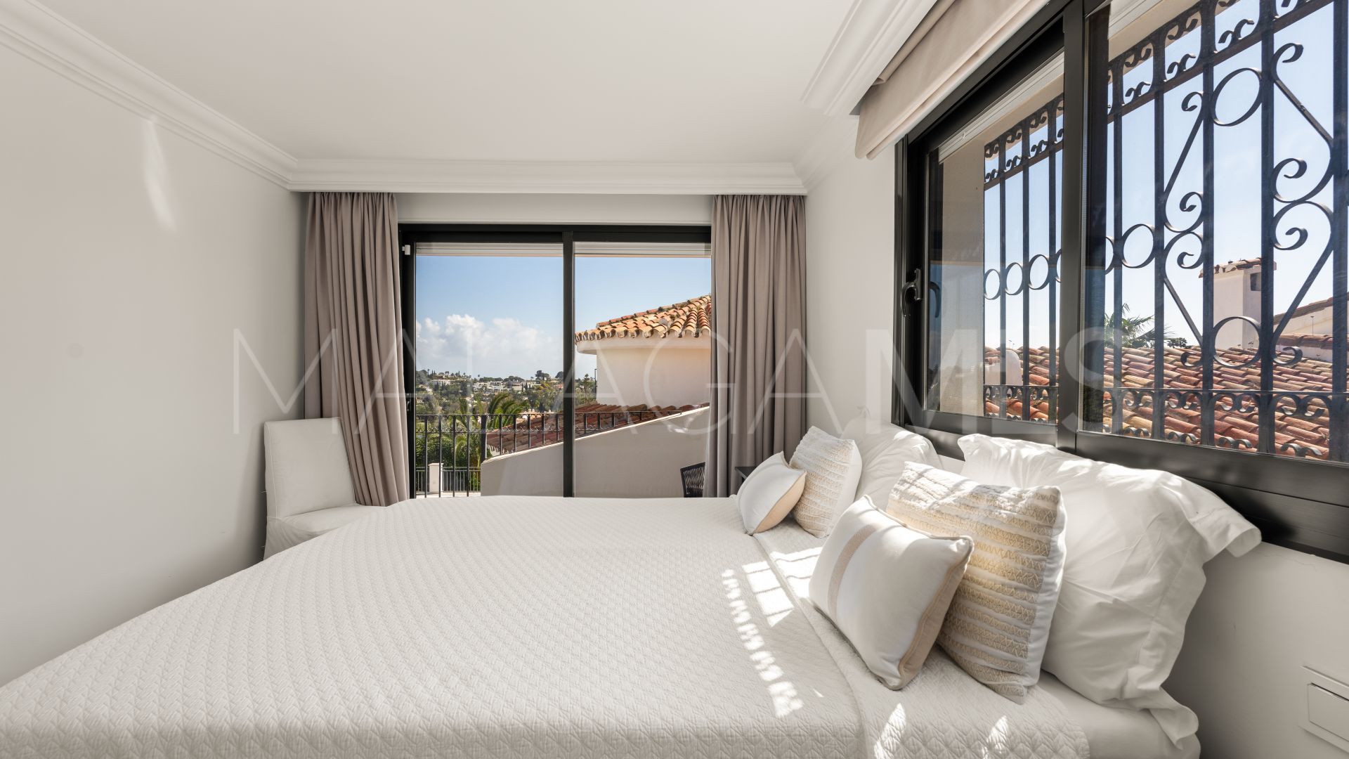 Altos del Paraiso, villa de 5 bedrooms for sale