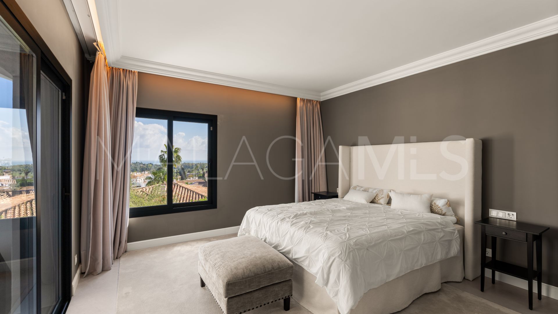 Altos del Paraiso, villa de 5 bedrooms for sale