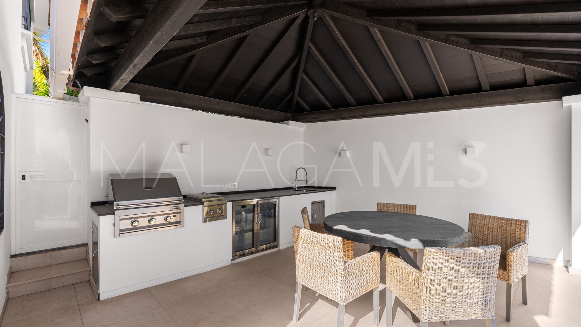 Altos del Paraiso, villa de 5 bedrooms for sale