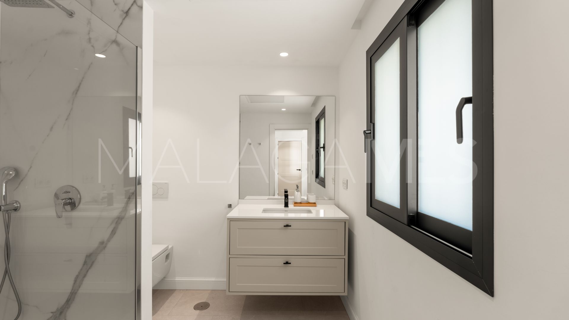 Altos del Paraiso, villa de 5 bedrooms for sale